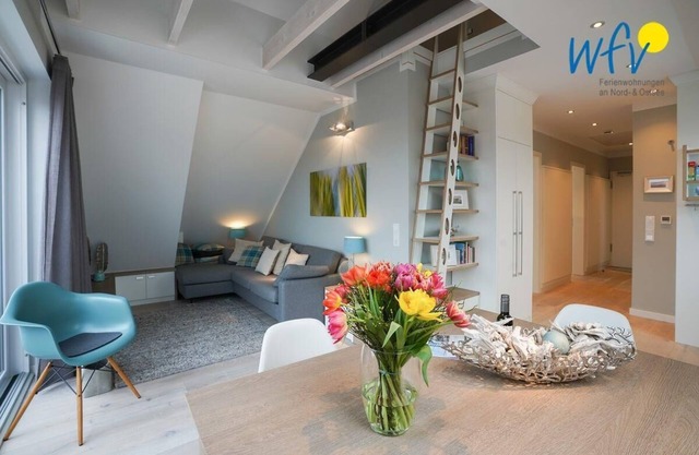 Comfortable penthouse apartment with sunny south-facing balcony!