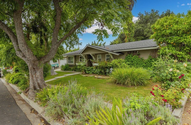 Comfortable, pet-friendly 2-bedroom plus office home in gorgeous Ojai. 30+days.