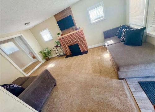 Comfy 3 Bedroom entire home with cozy vibes