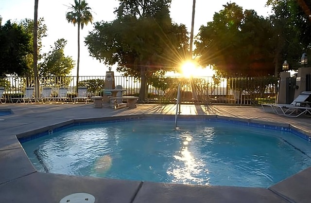 Comfy and Modern Unit! Pool, Hot Tub, Parking