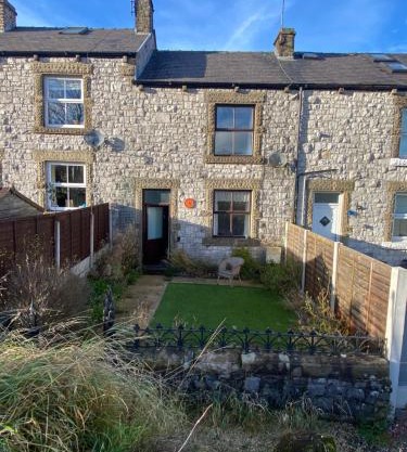 Comfy stone built house in the peak district