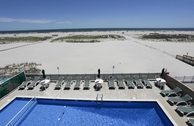Commander by the Sea Motel