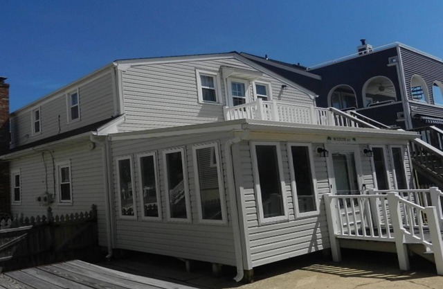 Compact and cozy two-bedroom duplex sleeps six.