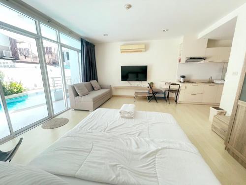 Condo The Beach Bangsaen 327-2 Pool-Access