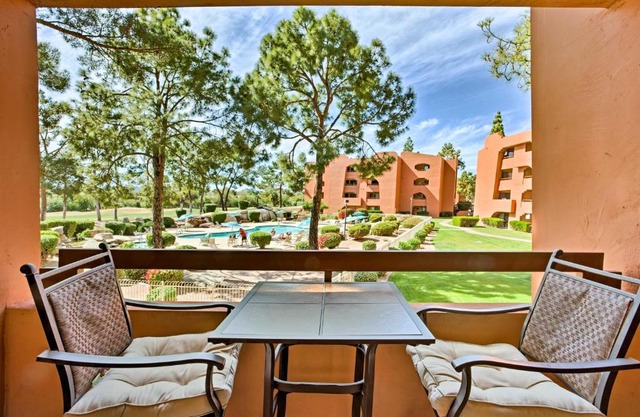 Condo with Pool Access, 8 Mi to Phoenix Mtn Preserve