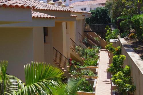 Confortable Apartamento con Terraza y Vistas al Mar