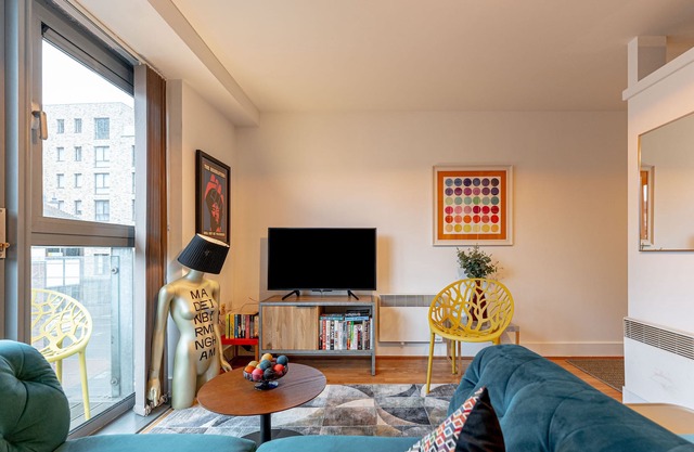 Contemporary 1 Bedroom Apartment - Mailbox