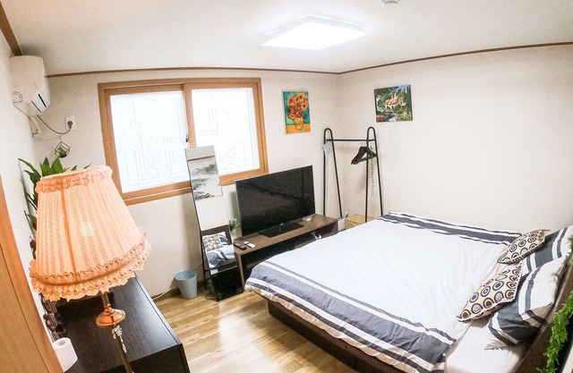 Coopie House 2 (two Rooms+King+Queen+Sofa bed