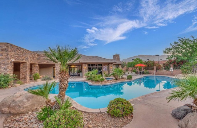 Coral Springs Resort H2 Brand New Home, Community Pool, Outdoor Fireplace, and Near Sand Hollow