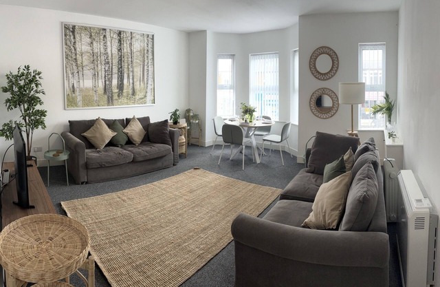 Cosmopolitan - large 2 bed apartment
