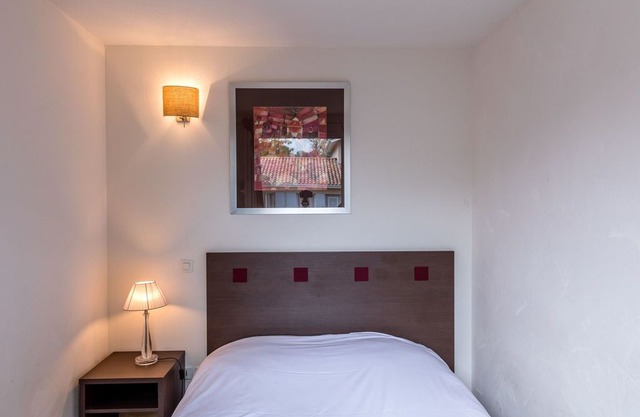 Cosy apartment for 4 people with WIFI, pool, TV, balcony and parking
