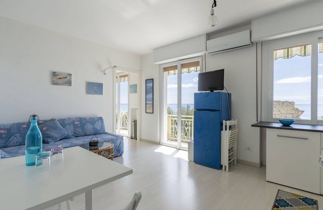 Cosy apartment for 4 guests with A/C, WIFI, balcony and parking