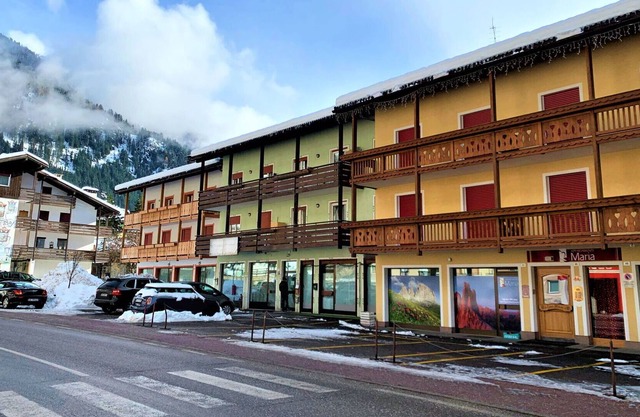 Cosy apartment for 4 guests with WIFI, TV, terrace, pets allowed and parking