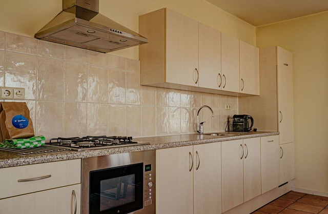 Cosy apartment for 4 guests with WIFI, TV, terrace, pets allowed and parking