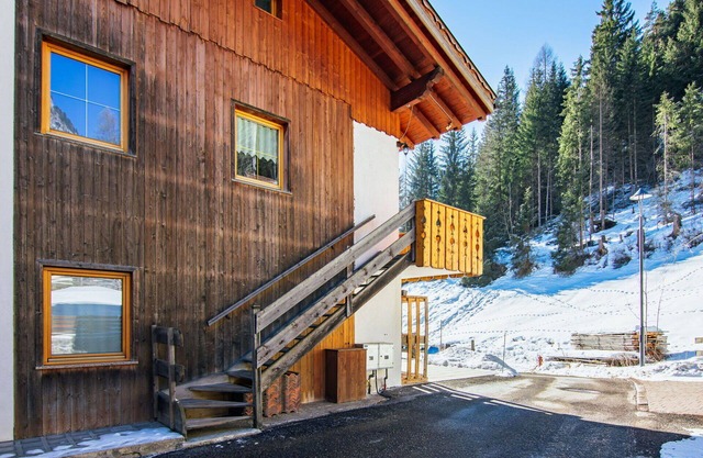 Cosy apartment for 4 people with WIFI, TV, balcony and parking