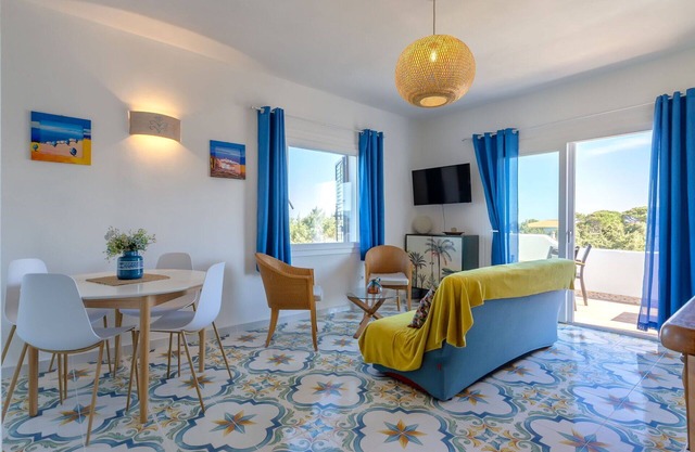 Cosy apartment for 5 people with A/C, TV, patio and parking