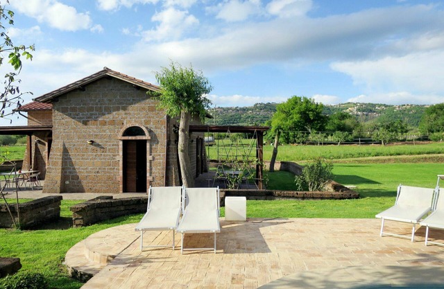 Cosy apartment in villa for 8 people with WIFI, pool, TV, patio, pets allowed and panoramic view