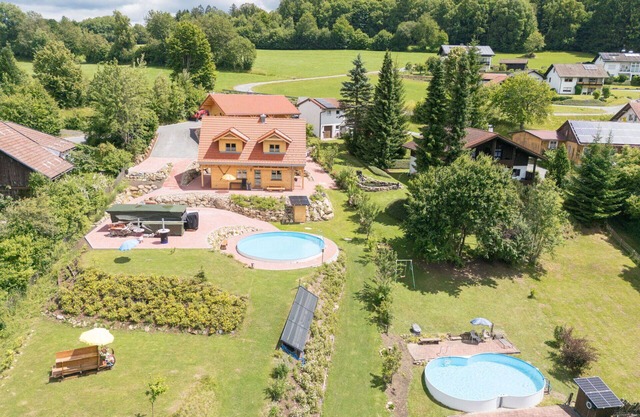 Cosy apartment in villa for 6 guests with WIFI, pool, hot tub, TV and patio