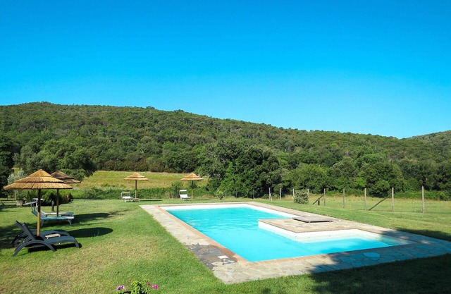 Cosy apartment in villa with WIFI, pool, TV, patio, pets allowed, panoramic view and parking