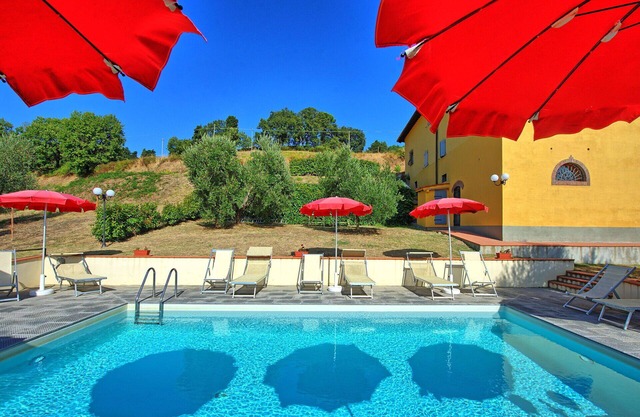 Cosy apartment in villa with pool, A/C, WIFI, TV, pets allowed, panoramic view and parking