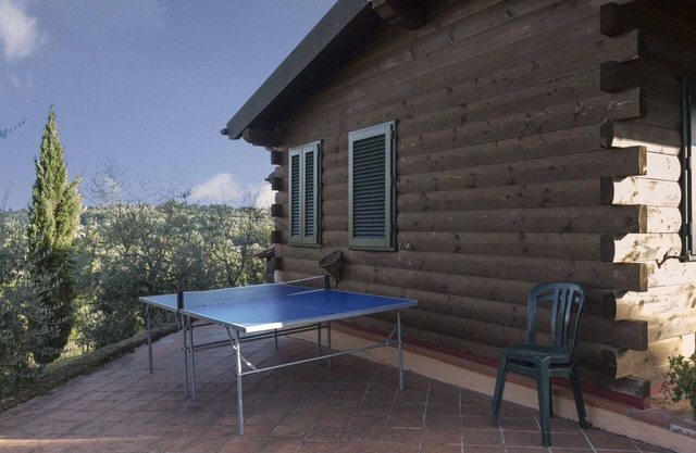 Cosy apartment with pool, WIFI, A/C, TV, terrace, panoramic view and parking, close to San Gimig.