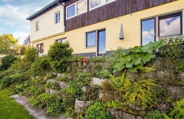Cosy apartment with terrace and garden access in a quiet wooded area