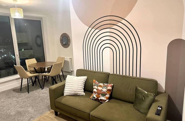 Cosy, Comfy 2 Bed Apartment Canary Wharf