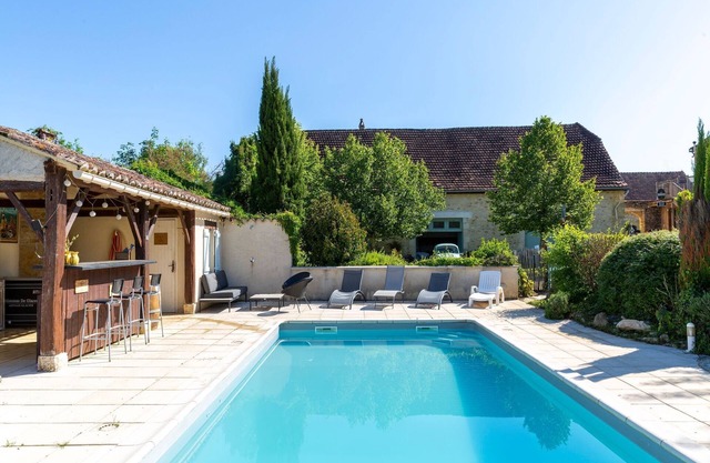 Cosy gîte with heated pool and jacuzzi
