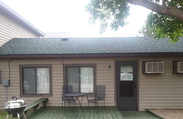 Cottage 5 is great for family gatherings, & fishing on Lake Osakis!