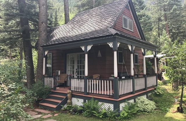 Cottage Next to the Creek in Historic Cascade Canyon At The Foot Of Pikes Peak