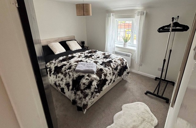 Cottage - Sleeps 4 - Pets Ok - Patio - Parking