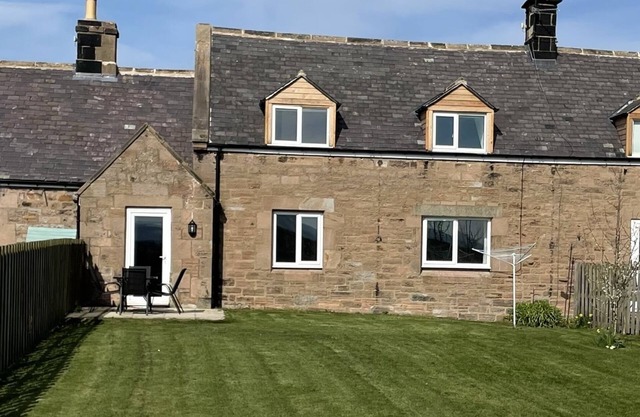 Cottage - Sleeps 6 - Garden - Parking