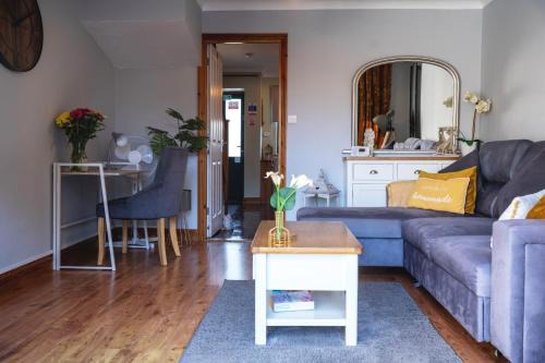 Country Style, 2 bedroom house, Parking and superb location