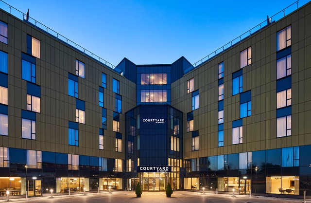 Courtyard by Marriott London Heathrow Airport