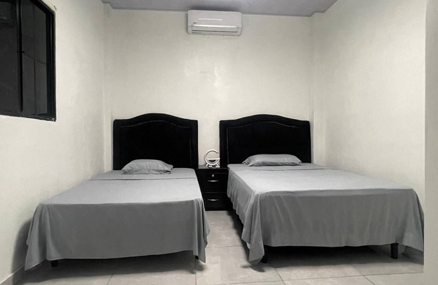 Cozy 1-bedroom apartment with AC, WiFi, 4 min from the airport of El Salvador