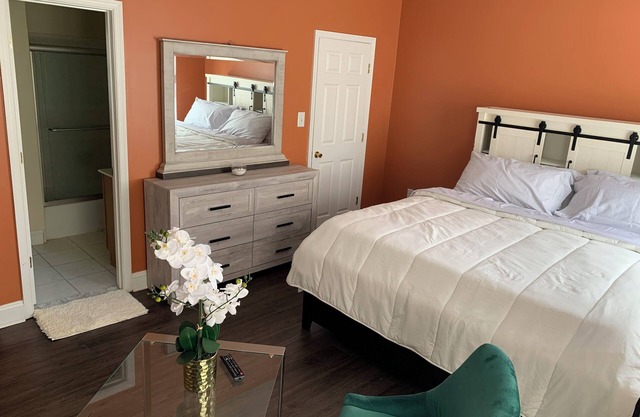 Cozy 1-bedroom house in nice Silver Spring with AC