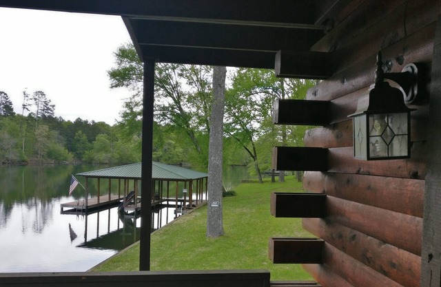 COZY #1 WATERFRONT LOG CABIN --- COZY ACRES LODGE