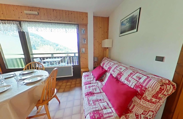 Cozy 2-Room Apartment for 5 with Ski Storage and Garage in Le Grand-Bornand