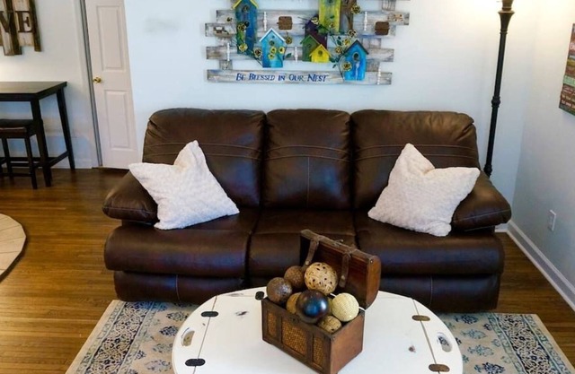 Cozy 2BR, 2BA Apt near White Oak Mtn Trails