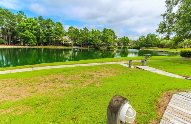 Cozy 2BR on Neuse River w/Kitchen + Resort Perks