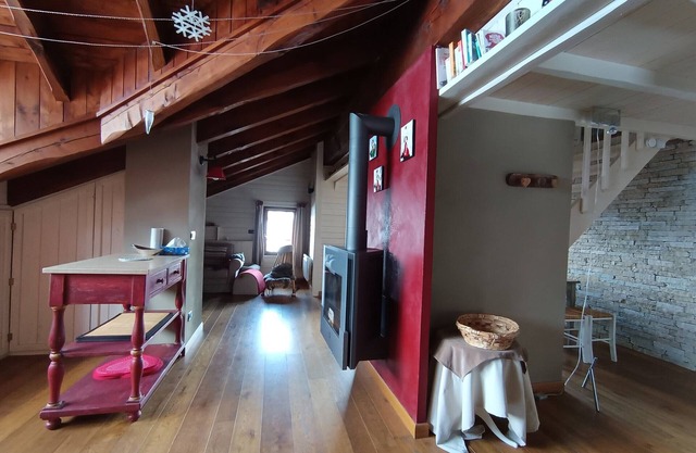 Cozy 3* apt for 5 - 2 bedrooms, 30m from slopes, parking included