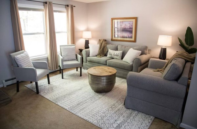 Cozy 3-Bedroom Retreat in Alton- 1/2 mile from Lake Winnipesaukee w/WiFi & A/C