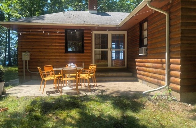 Cozy 3-Bedroom Waterfront Cabin with Private Beach