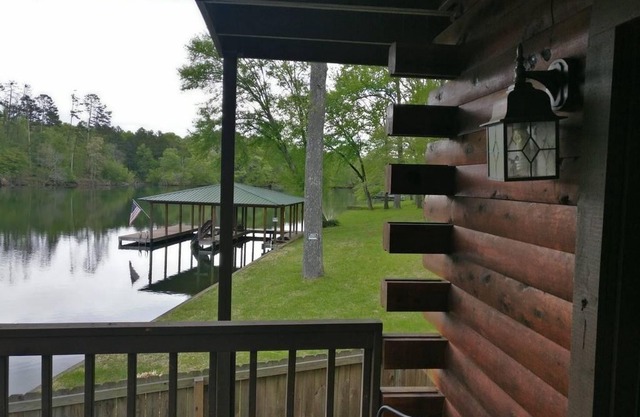 COZY #3 WATERFRONT LOG CABIN --- COZY ACRES LODGE