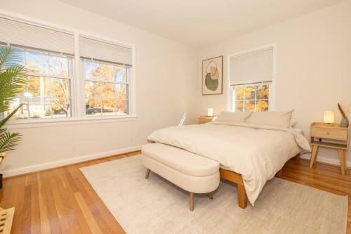 Cozy 4 BD Retreat w Free Parking