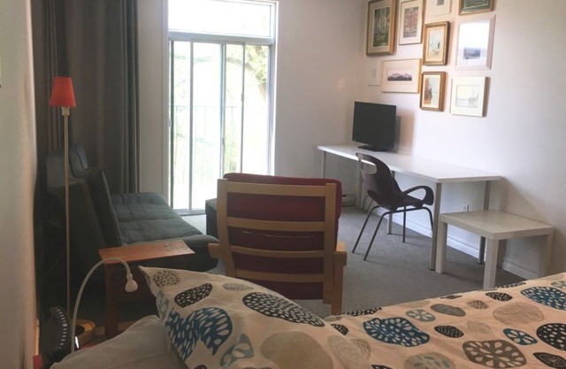Cozy and charming, in a great area, near Rosemont subway *monthly rental only