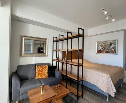 Cozy and comfortable apt 5 min from airport