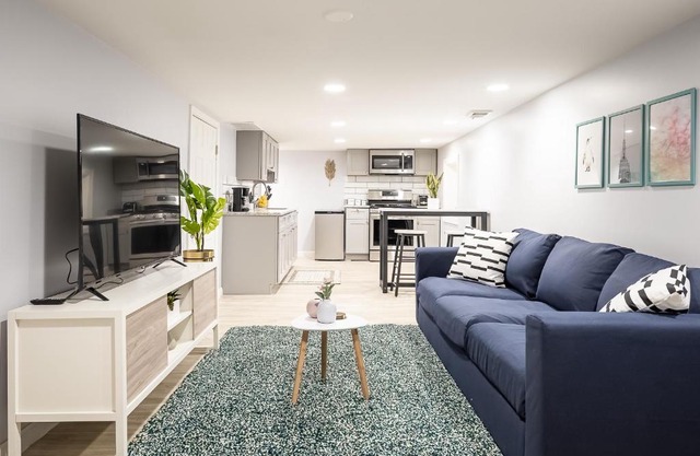 Cozy and Comfy 1BR Apartment in Logan Square!
