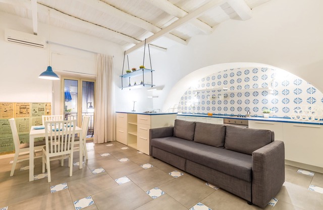 Cozy Apartment ai Quartieri Spagnoli by Wonderful Italy