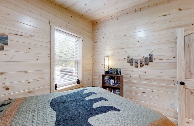 Cozy Bear Den 2 Bedroom Cabin by RedAwning